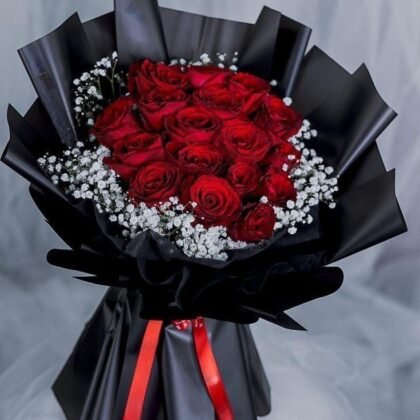 SPLENDID-RED-ROSES-IN-BLACK-PAPER-PACKING-3